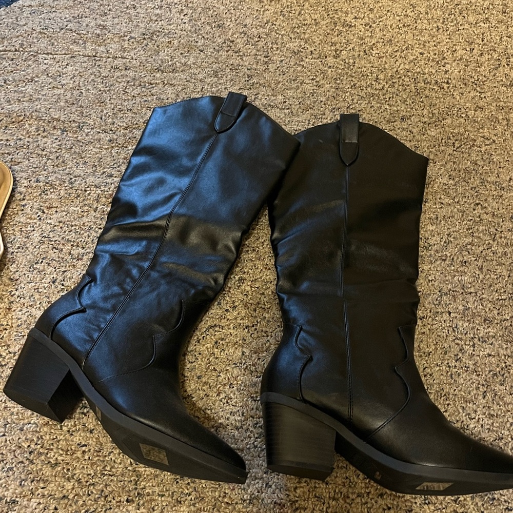 Black cowgirl boots